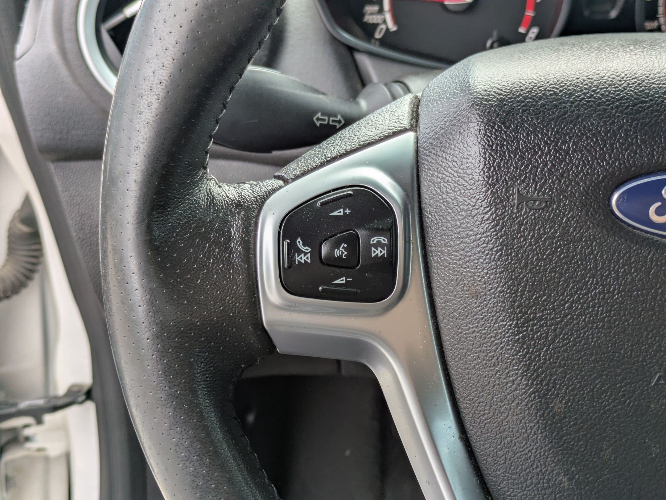 Used 2019 White Platinum Clearcoat Metallic Ford ST image 17