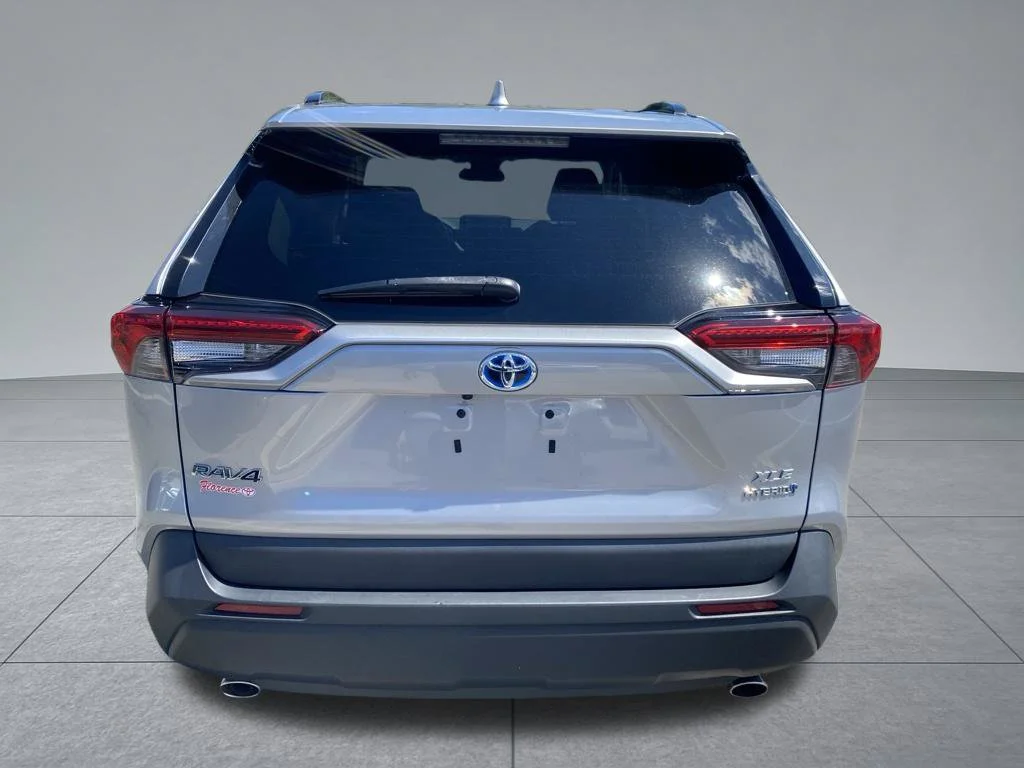 Used 2022 Silver Toyota XLE image 11