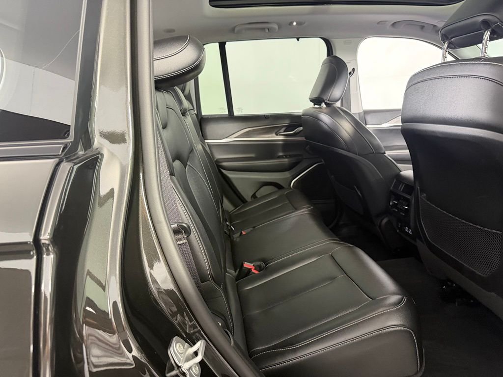 Used 2024 Pearlcoat Jeep Anniversary Edition 4xe image 27
