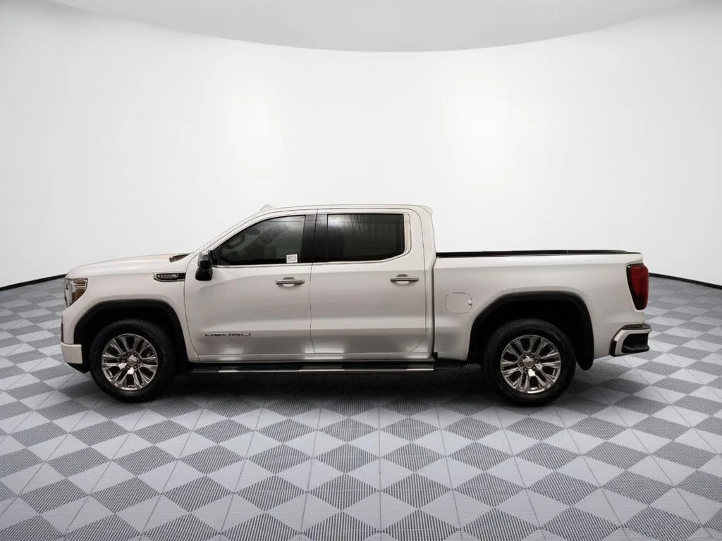 Used 2021 White Frost Tricoat GMC Denali image 2