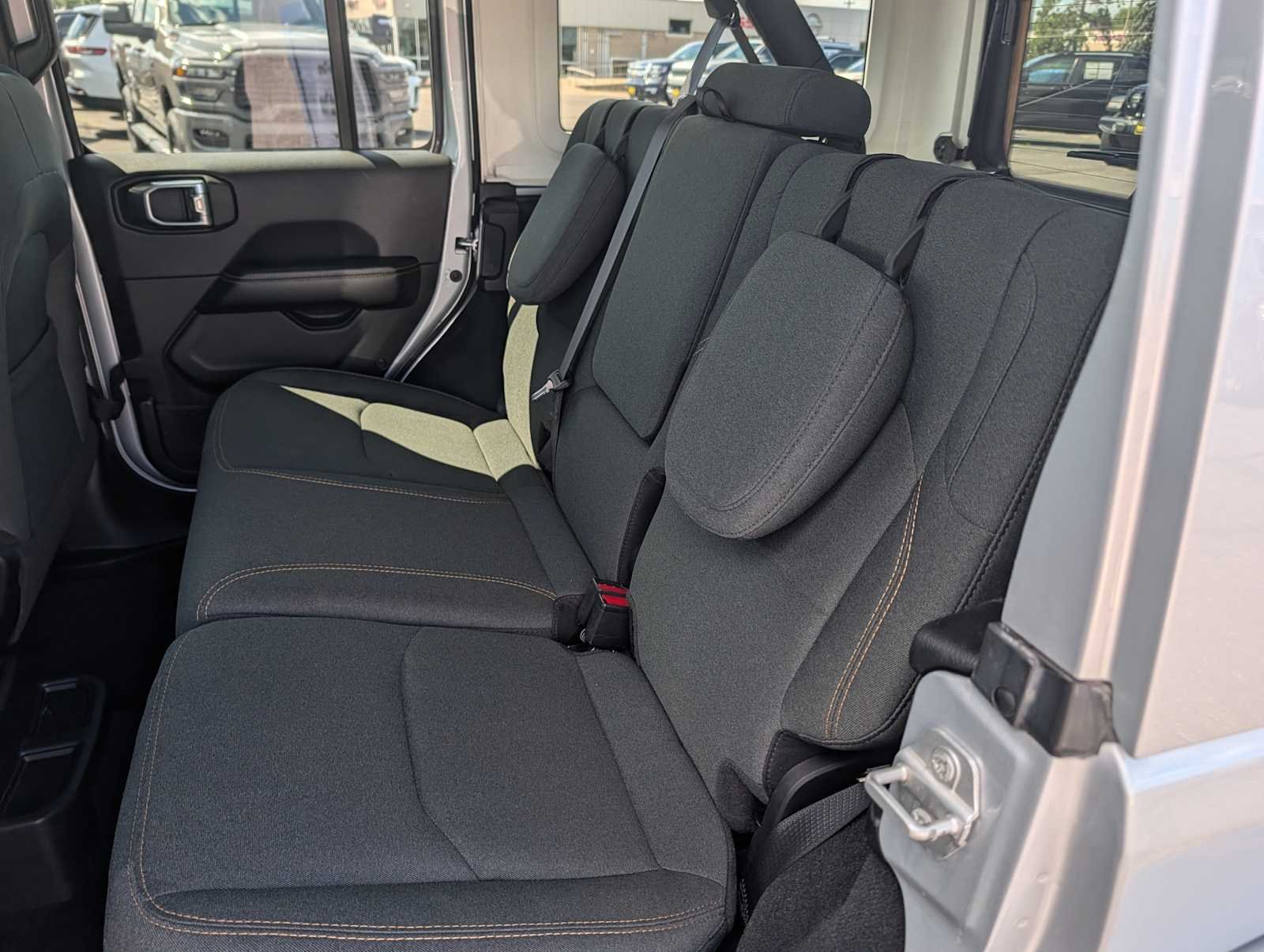 Used 2024 Silver Zynith Clearcoat Jeep Sahara image 12
