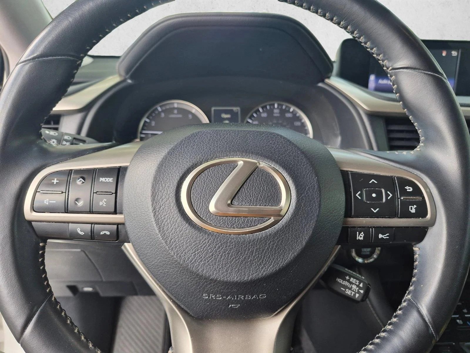 Used 2018 Eminent White Pearl Lexus RX 350L Premium image 11