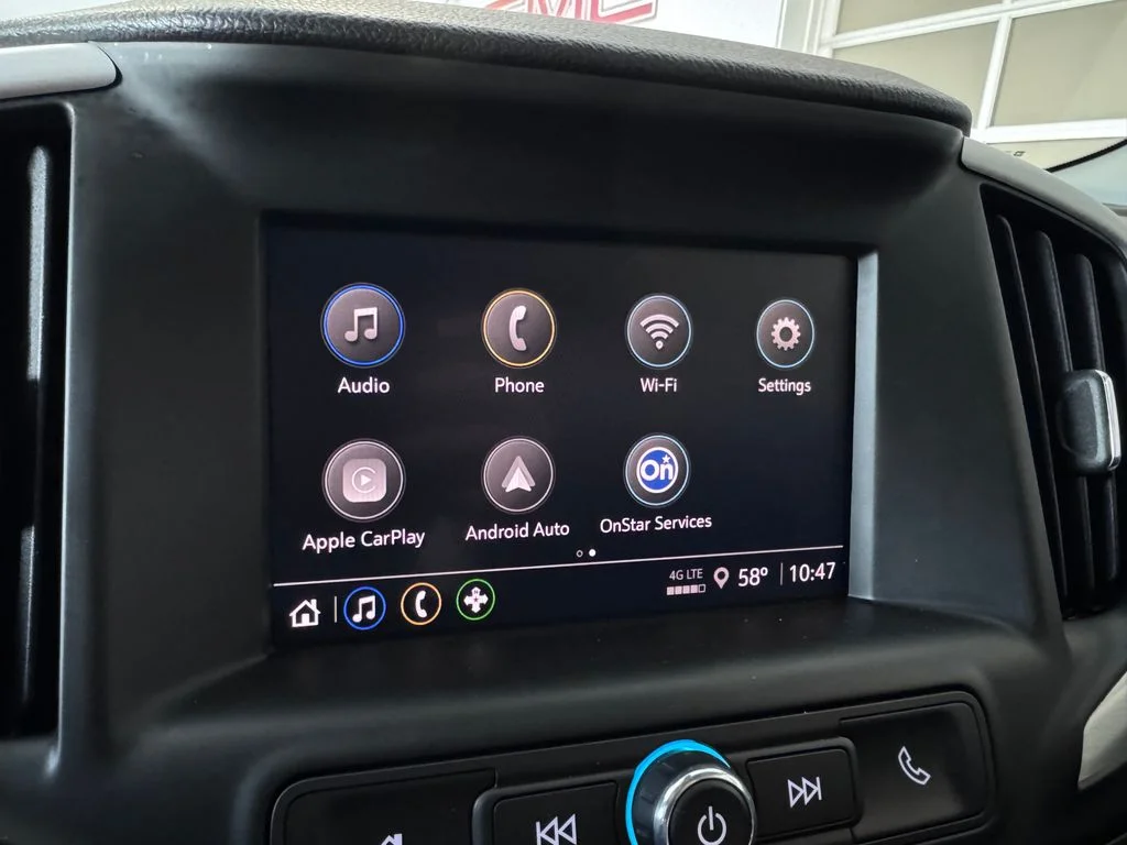 Used 2022 White GMC SLE image 19