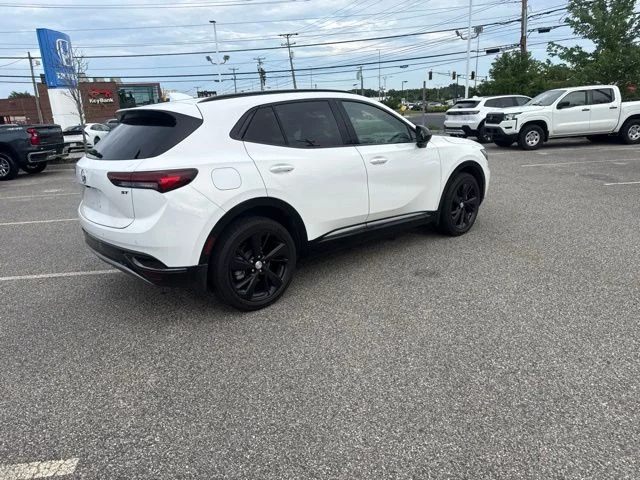 Used 2021 Summit White Buick Essence image 20