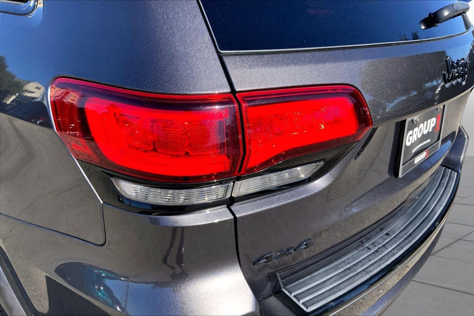Certified Used 2018 Granite Crystal Metallic Clearcoat Jeep Altitude image 26