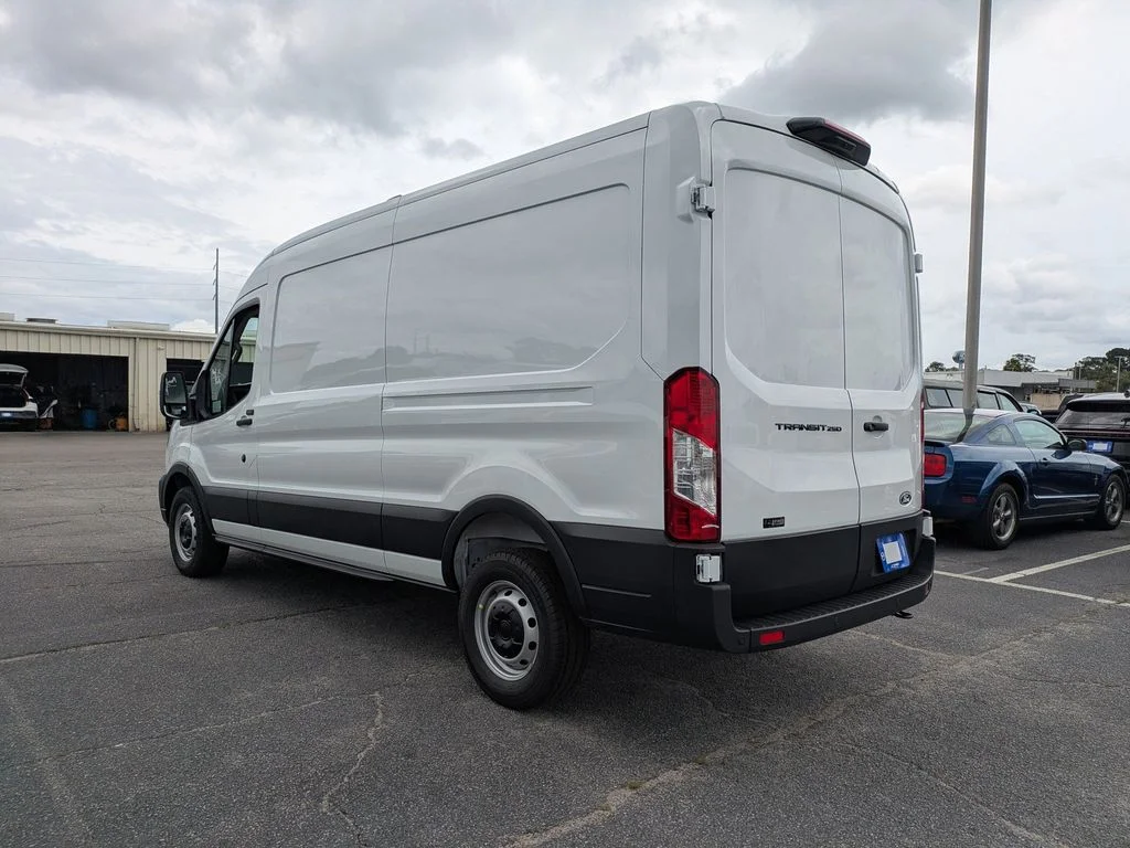 New 2026 Oxford White Ford Base image 6