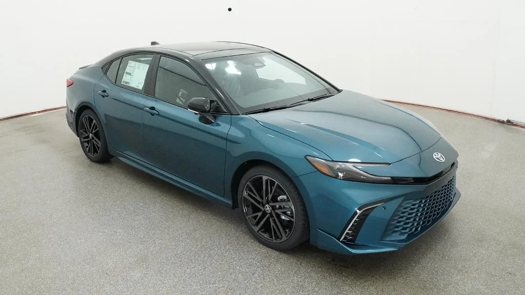 New 2026 Ocean Gem with Midnight Black Metallic roof Toyota XSE image 10