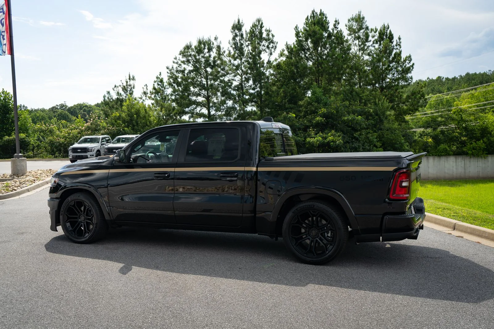 New 2026 Diamond Black Crystal Pearl-Coat Exterior Paint RAM Big Horn with DC 650 Supercharged Package image 21