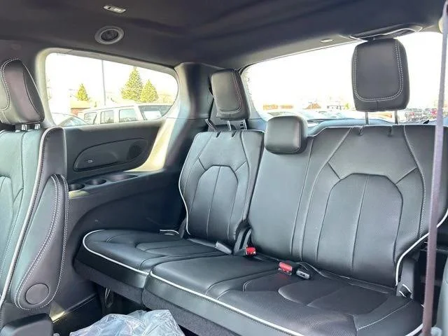 2026 Chrysler Pacifica Limited - Photo 23