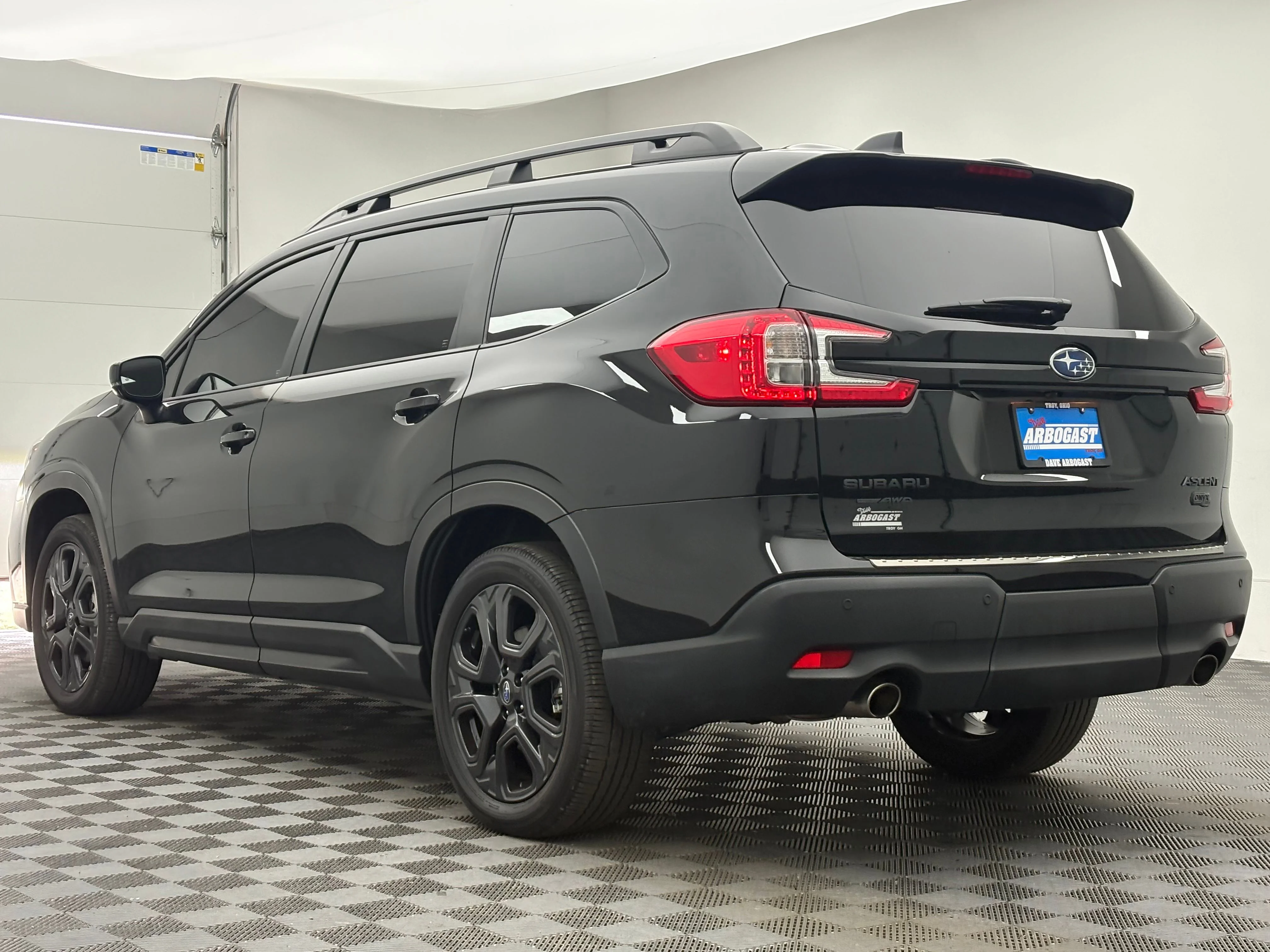 Used 2025 Crystal Black Silica Subaru Onyx Edition image 12