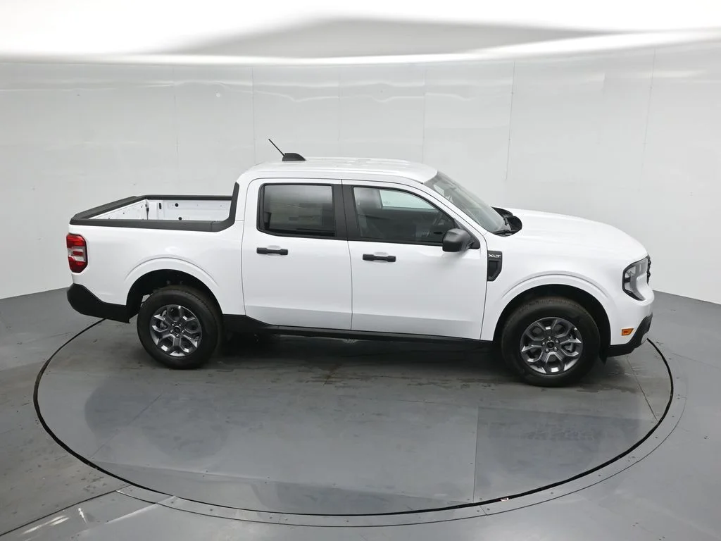 New 2026 Oxford White Ford XLT image 36