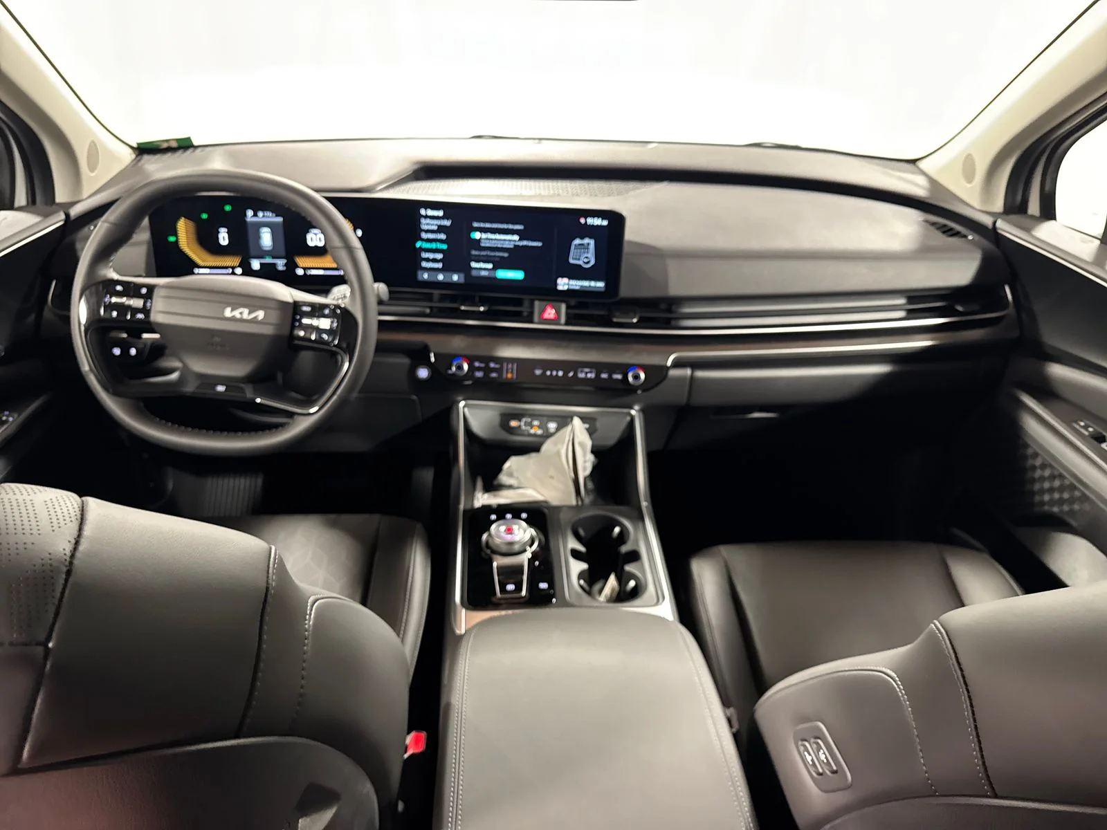 New 2027 Snow White Pearl Kia EX image 4