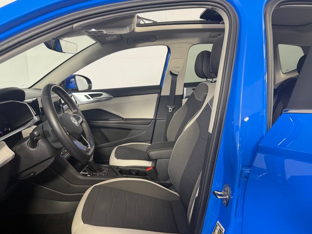 Used 2025 Blue Volkswagen 1.5T SE image 18