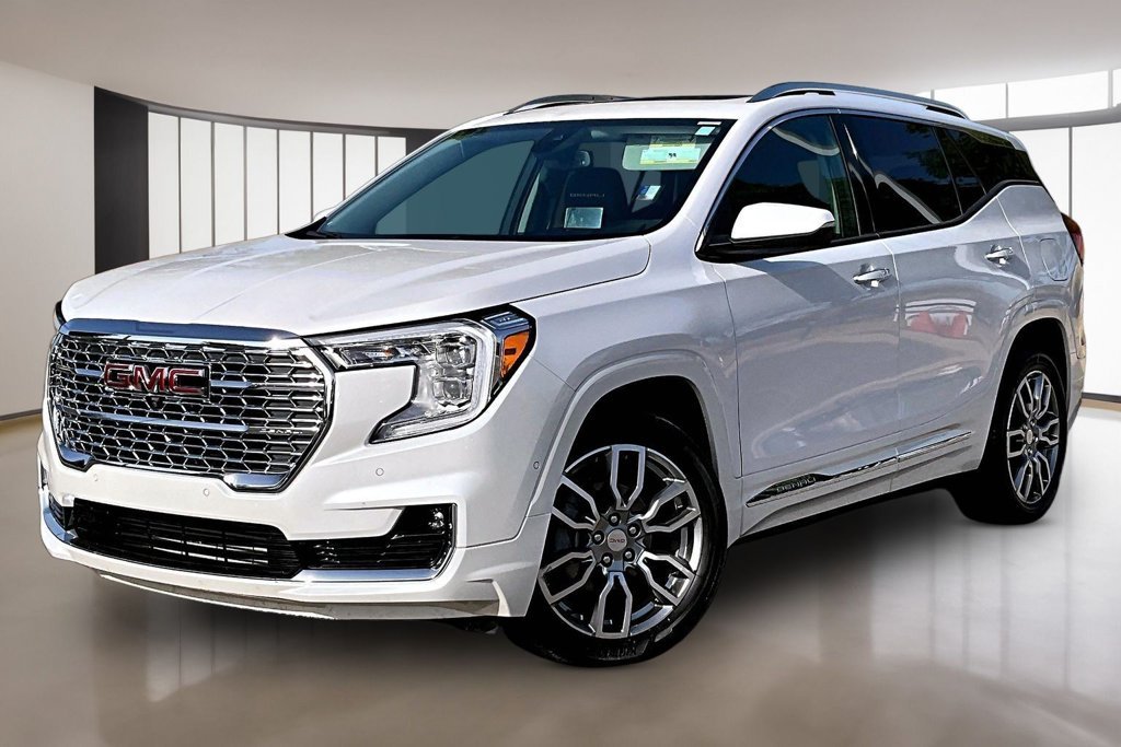 Used 2024 White GMC Denali image 1