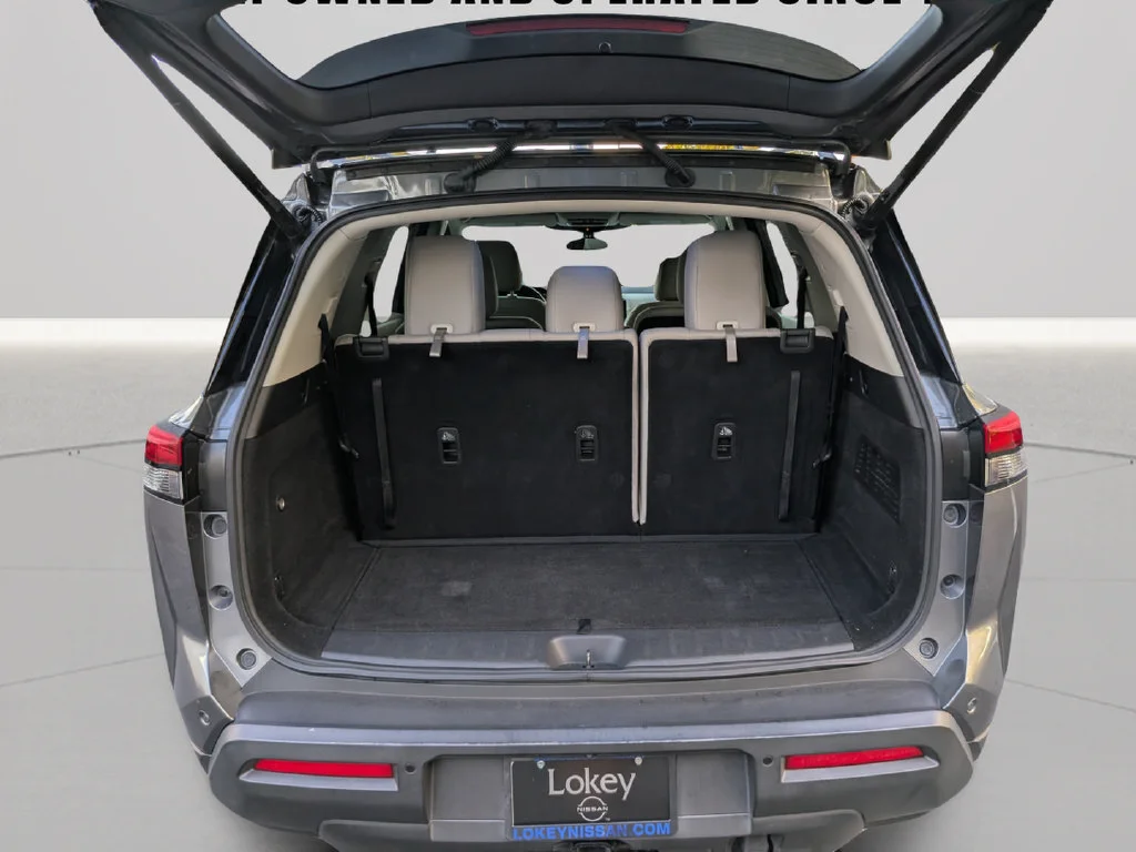 Used 2022 Gray Nissan SV image 10