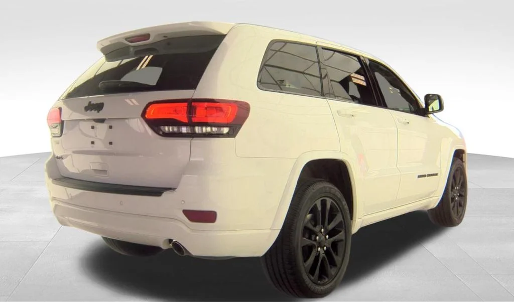 Used 2020 White Jeep Altitude image 7