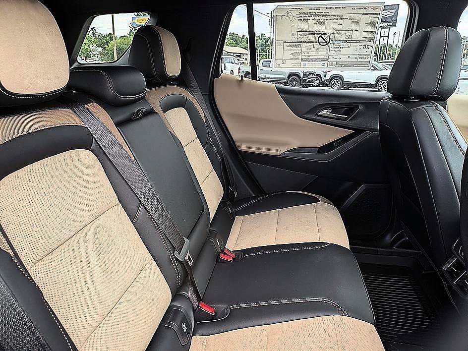 New 2026 Polar White Tricoat Chevrolet ACTIV image 29