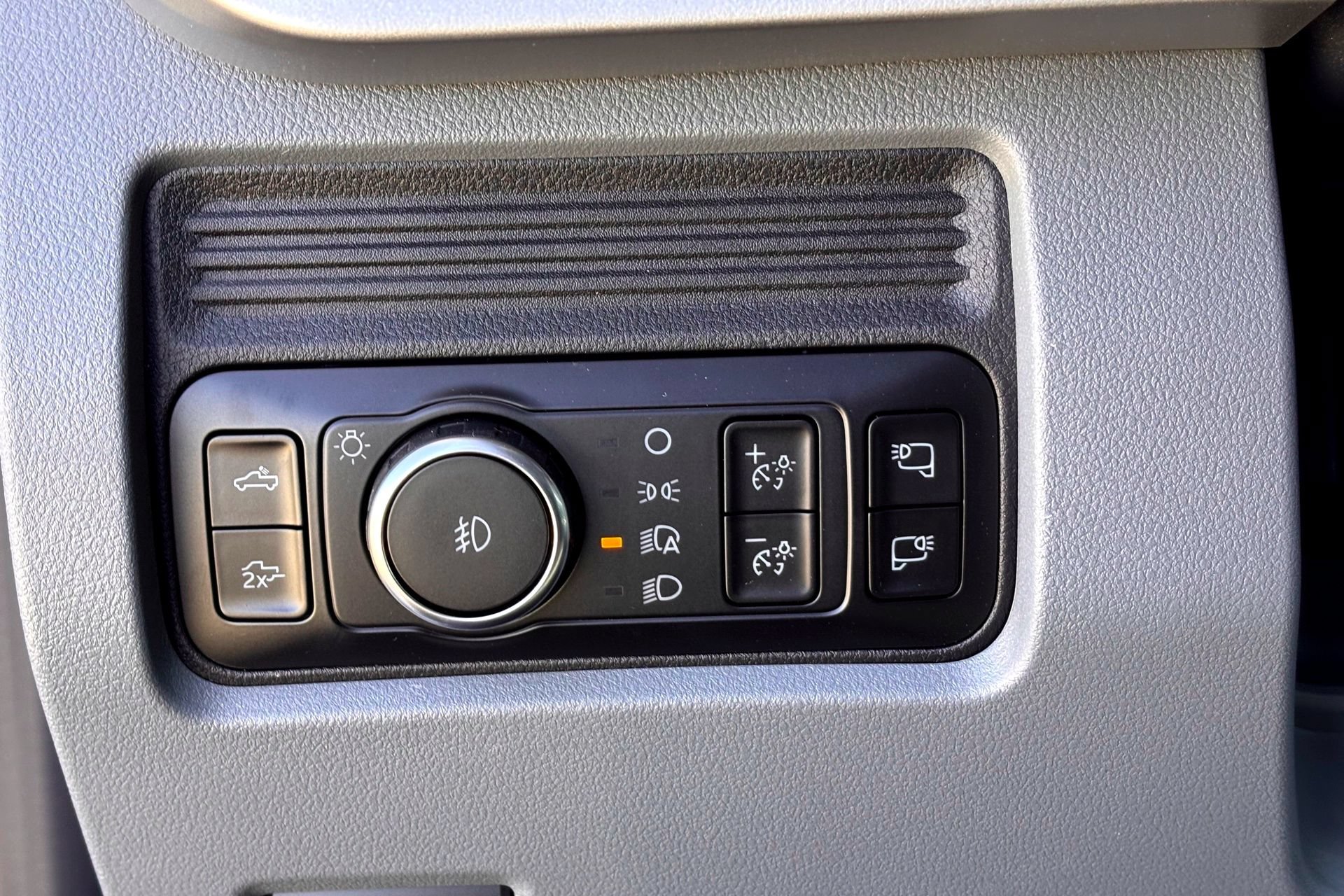 New 2026 Avalanche Ford XLT image 13