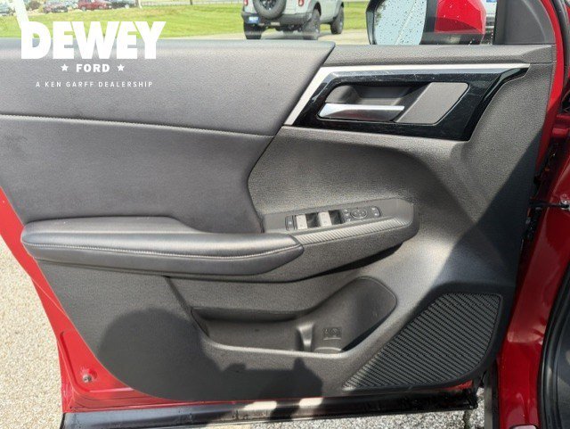 Used 2023 Red Mitsubishi SE Black Edition image 9