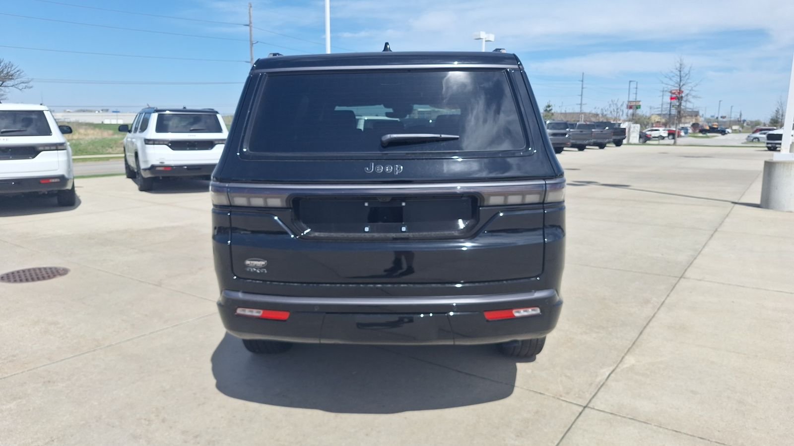 New 2026 High Gloss Black Exterior Paint Jeep Limited Reserve image 5