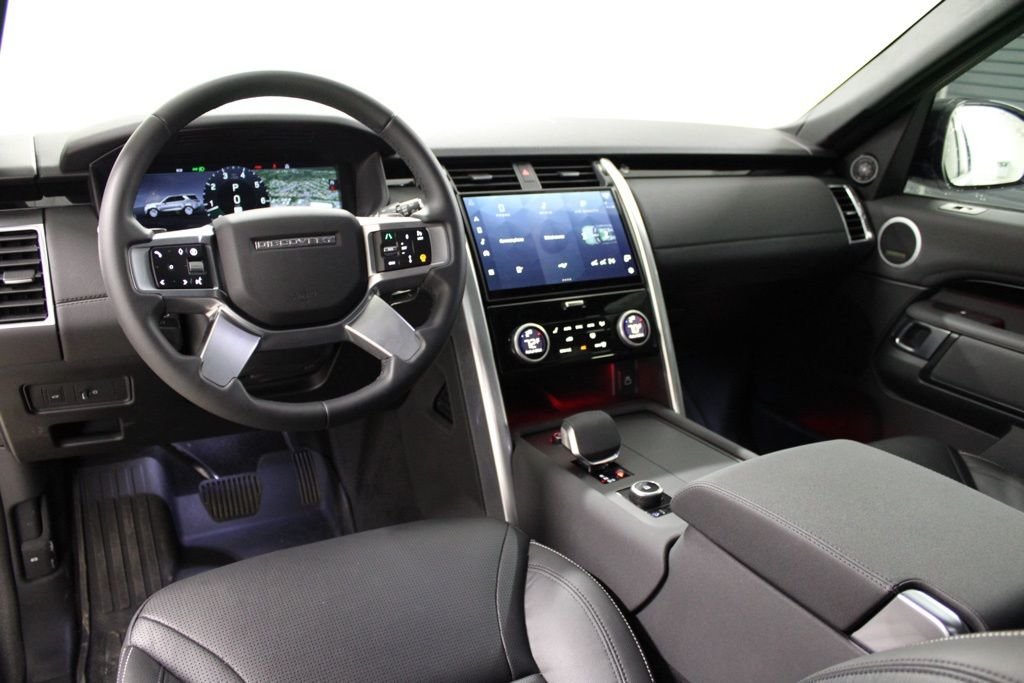 Used 2025 White Land Rover S image 4