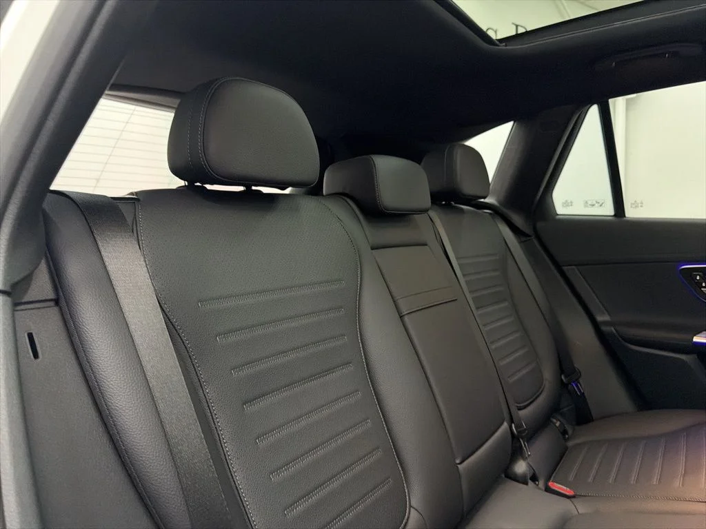 Used 2026 White Mercedes-Benz GLC 300 image 25