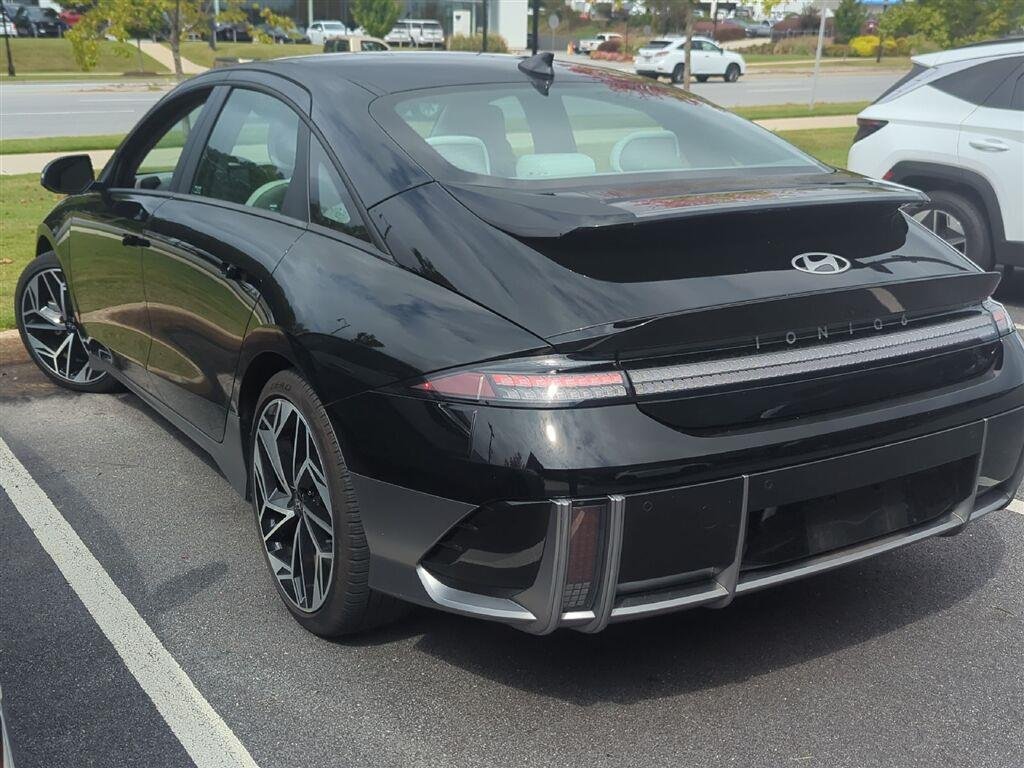 Used 2023 Onyx Black Hyundai SEL image 3