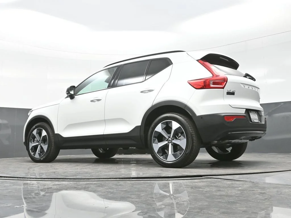 2026 Volvo XC40 Plus - Photo 16