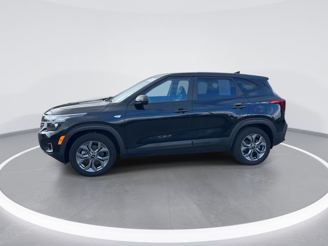 Used 2024 Black Kia LX image 3