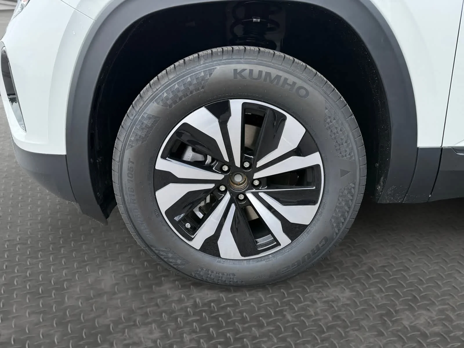 New 2026 Opal White Pearl Volkswagen 2.0T SE image 9