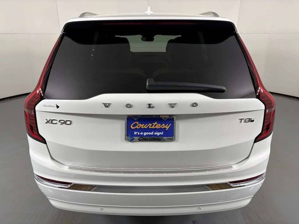New 2026 White Volvo T8 Plus image 7