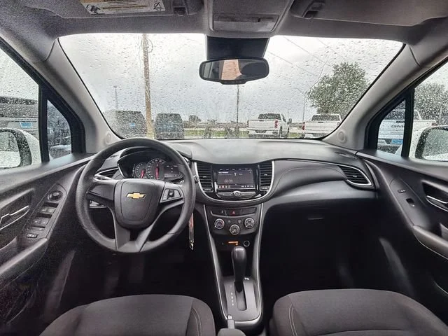 Used 2018 SUMMIT WHITE Chevrolet LS image 19