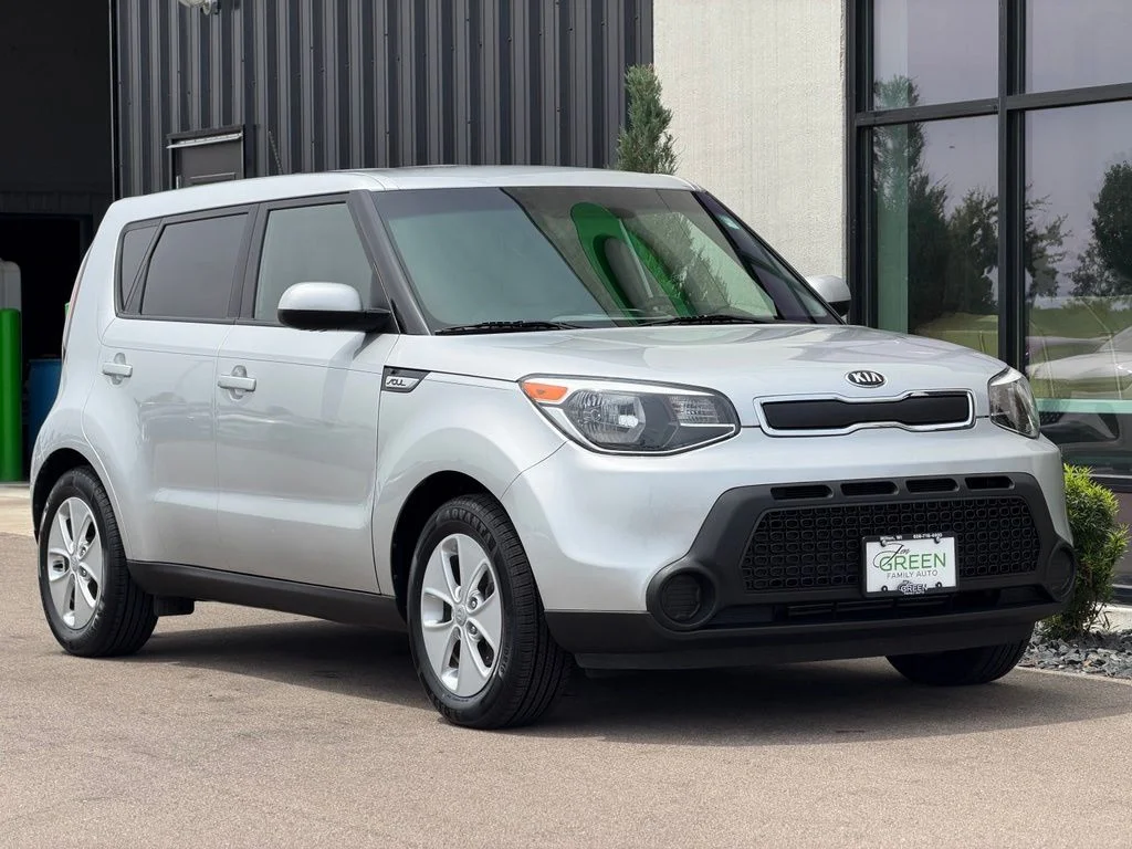 Used 2016 Silver Kia Base image 4