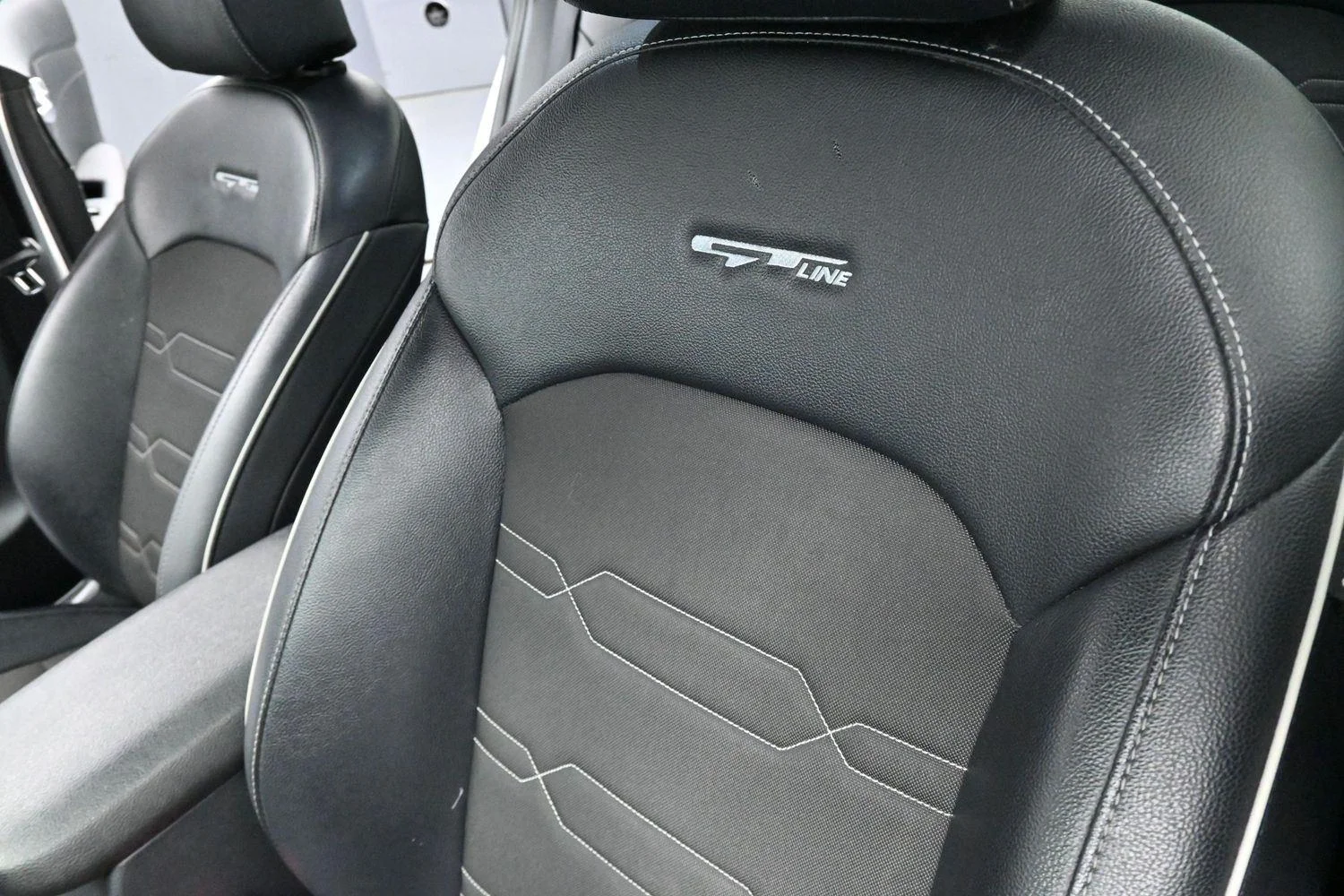 Used 2022 Snow White Pearl Kia GT-Line image 13