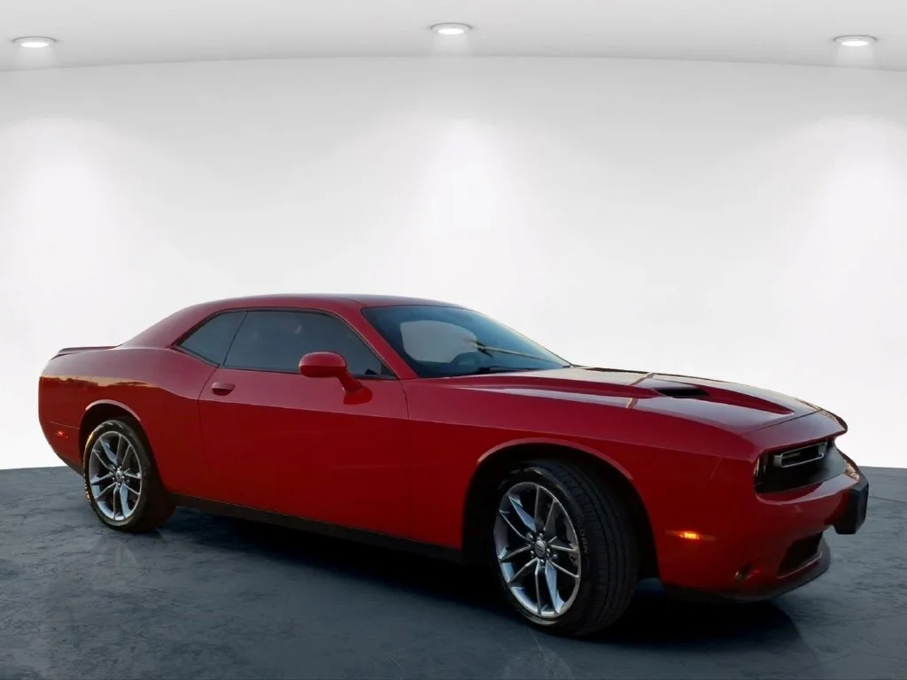 Used 2021 Red Dodge SXT image 5