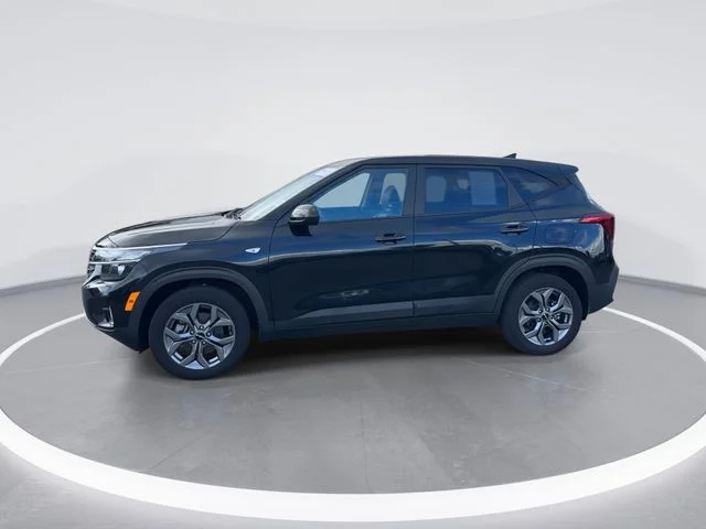 Used 2024 Black Kia LX image 3