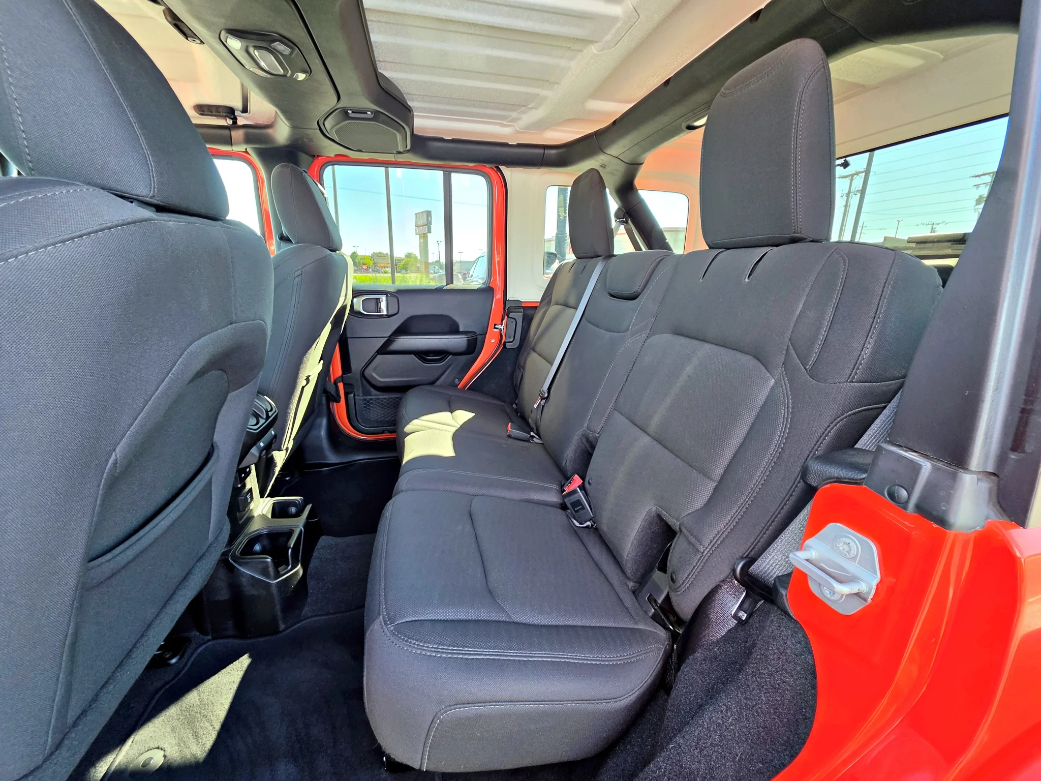 Used 2018 Punkn Metallic Clearcoat Jeep Sahara image 24