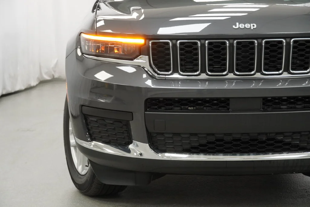 New 2026 Baltic Gray Metallic Clear-Coat Exterior Paint Jeep Laredo X image 9