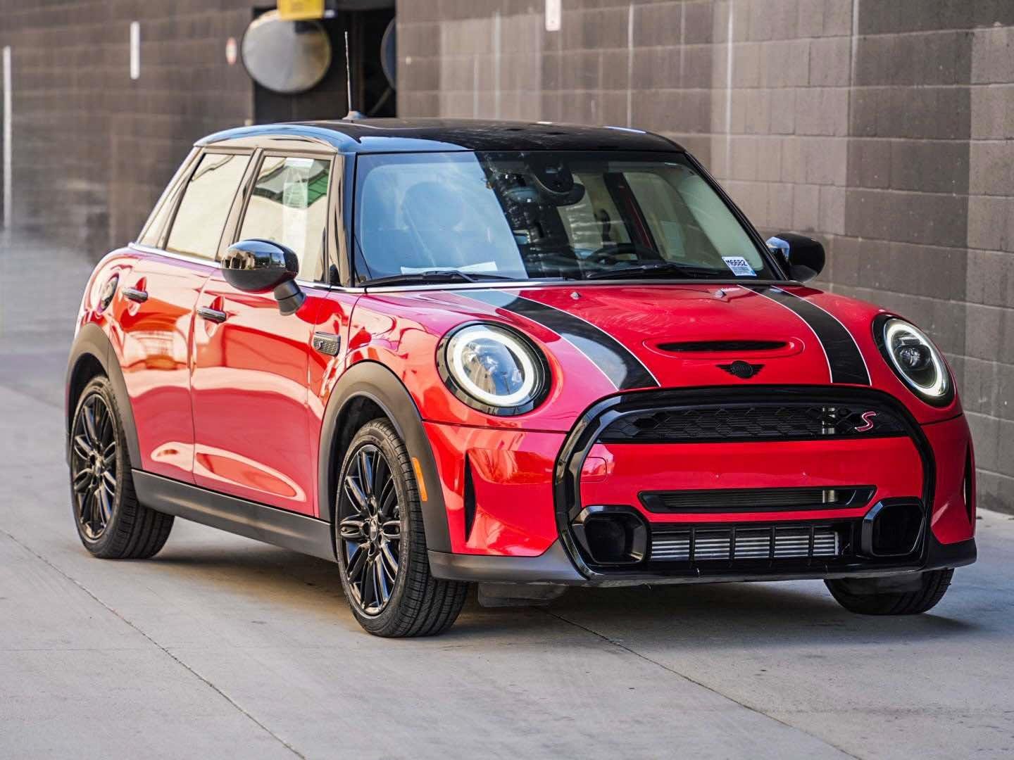 2024 MINI Hardtop Cooper S's photo