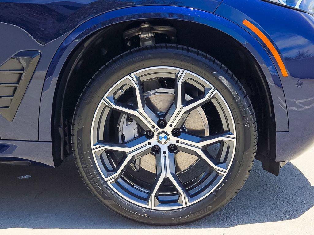 New 2026 Tanzanite Blue II Metallic BMW sDrive40i image 7