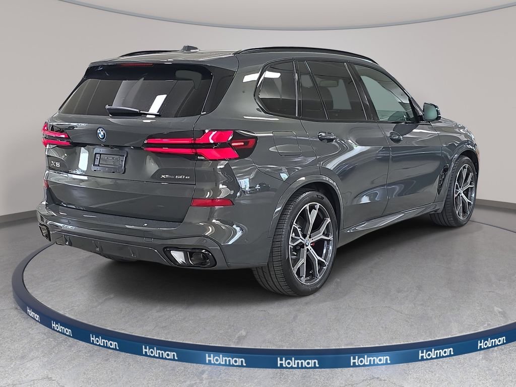 New 2026 Dravit Grey Metallic BMW xDrive50e image 4