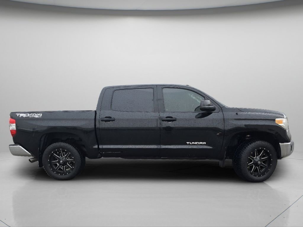 Used 2015 Black Toyota SR5 image 25