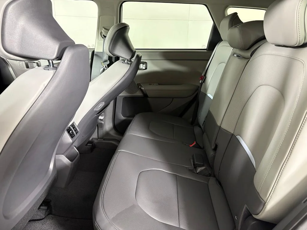 New 2027 Snow White Pearl Kia EX image 35
