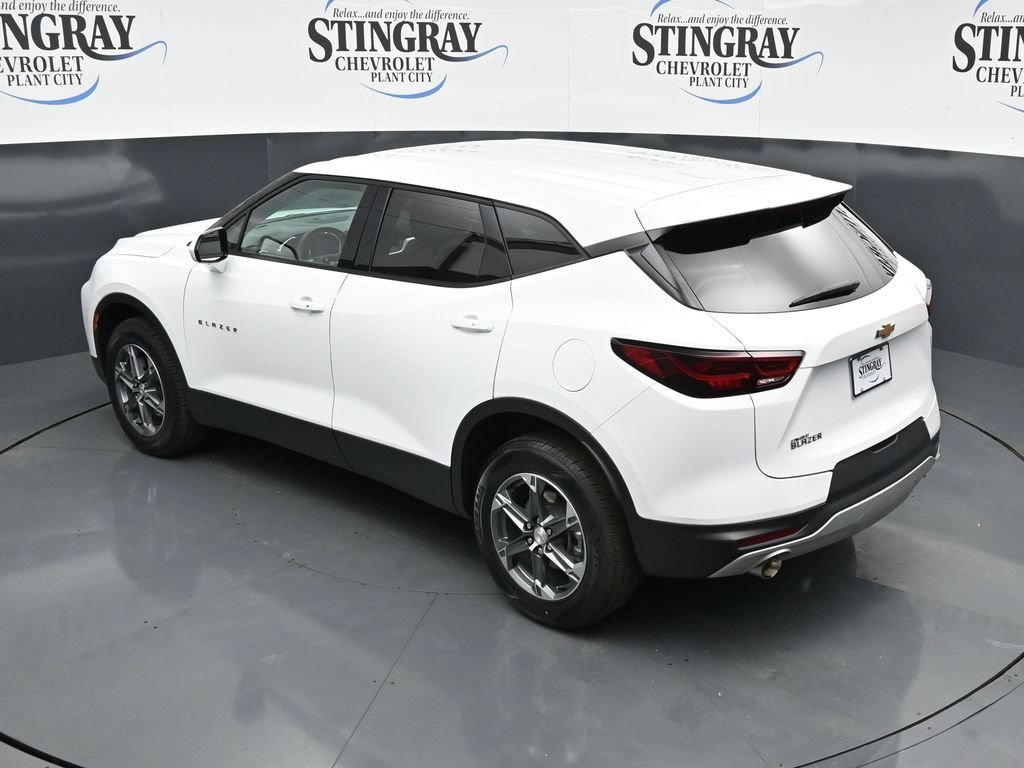 Used 2025 Summit White Chevrolet 2LT image 25