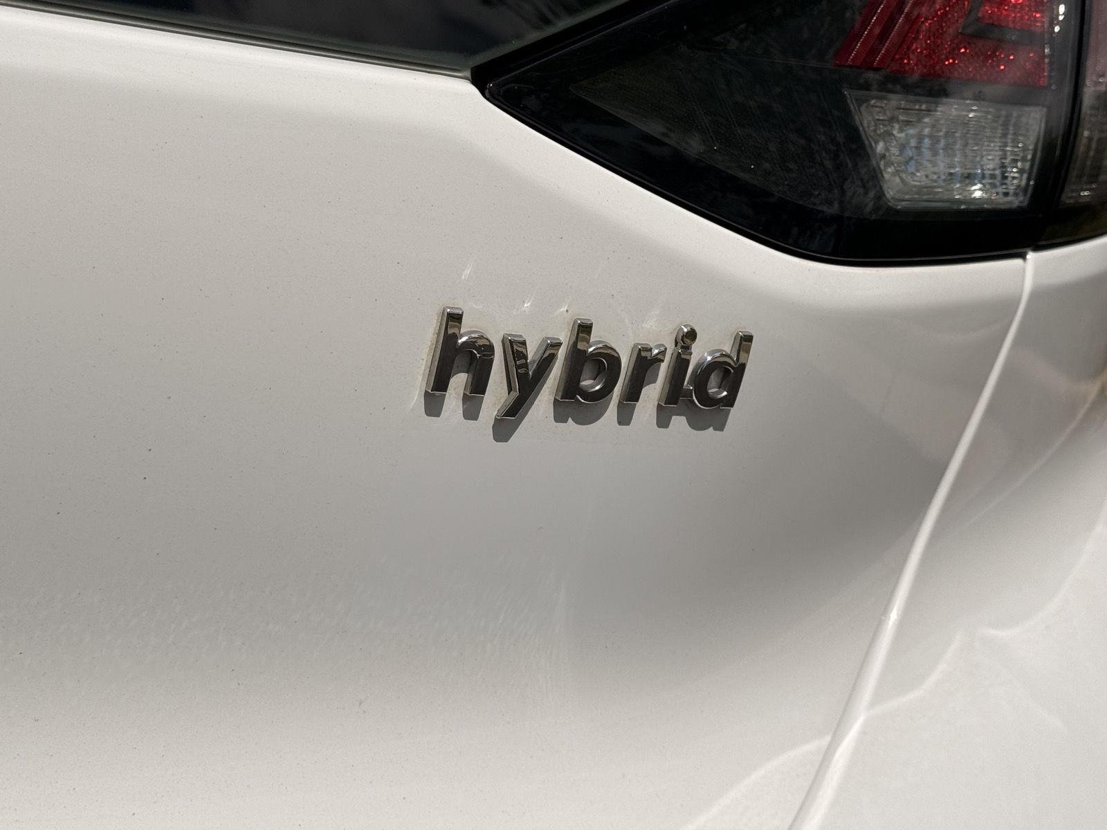 Used 2020 Ceramic White Hyundai Limited image 18