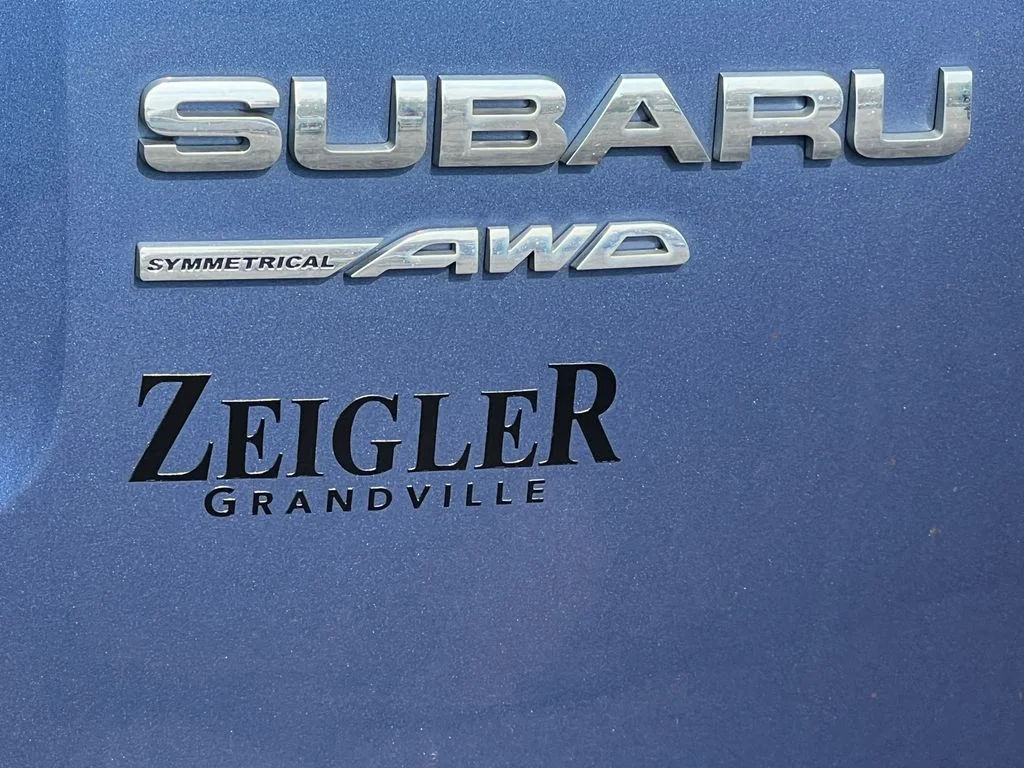 Used 2018 Blue Subaru 2.5i Premium image 8