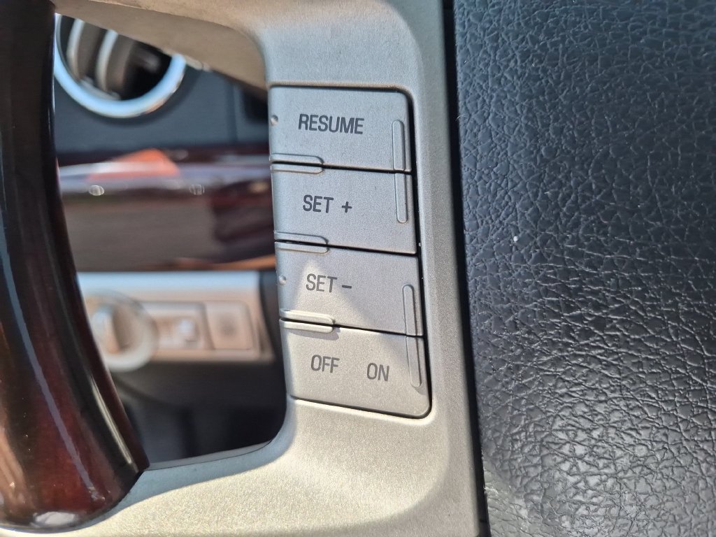 Used 2008 Black Lincoln Base image 18