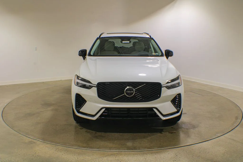 New 2026 Crystal White Volvo T8 Ultra image 8