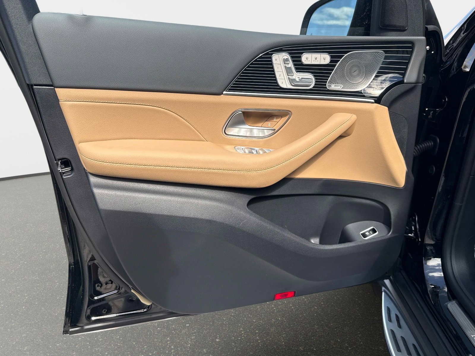 New 2026 Black Mercedes-Benz 450 4MATIC® SUV image 16