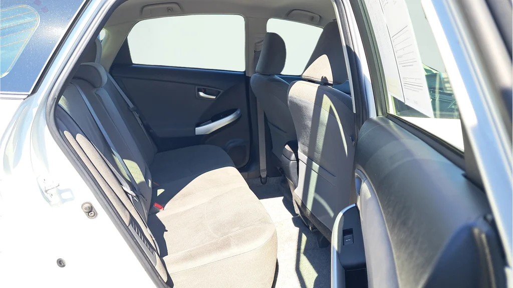 Used 2015 White Toyota Three image 14